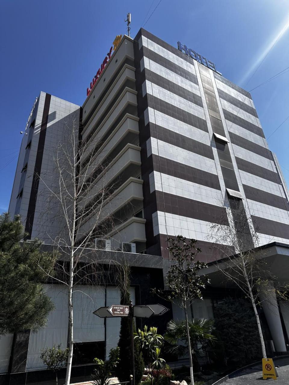 Ziyorat Luxury Hotel Fergana Exterior photo