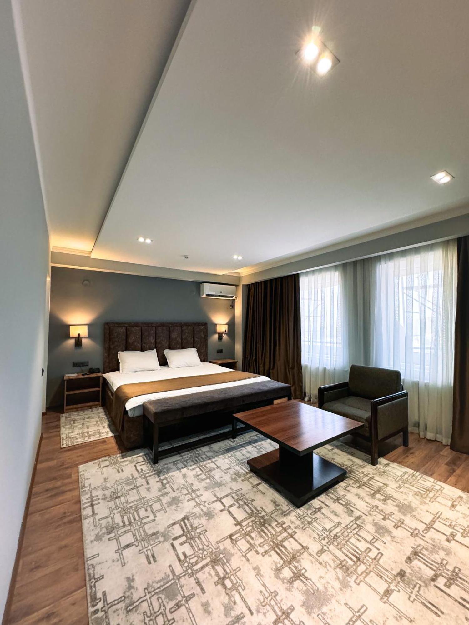 Ziyorat Luxury Hotel Fergana Exterior photo
