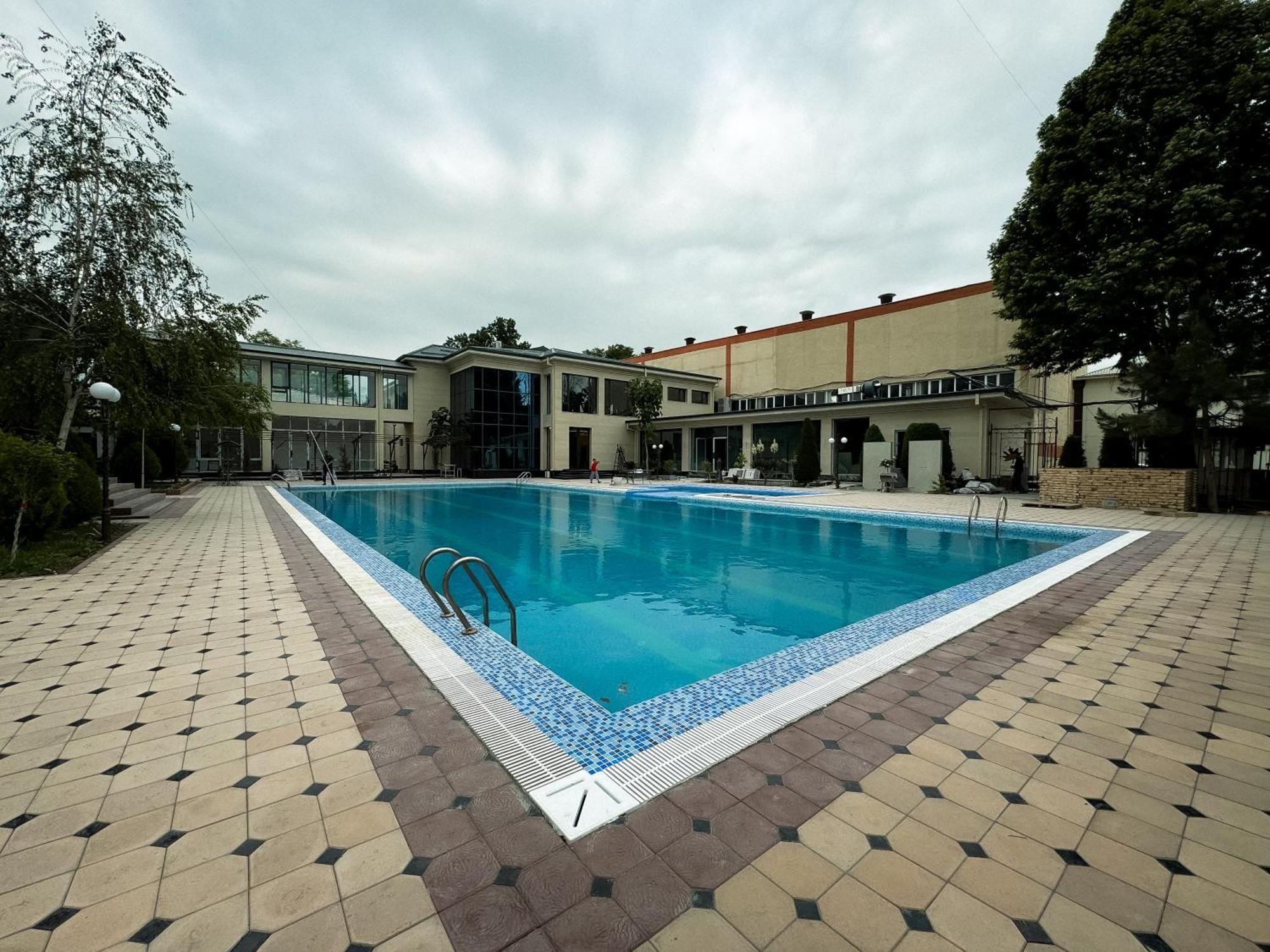 Ziyorat Luxury Hotel Fergana Exterior photo