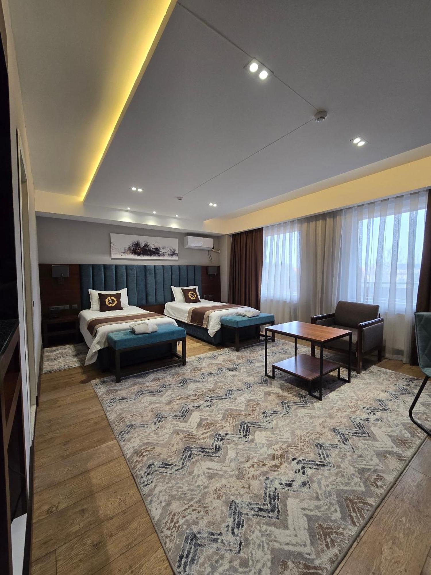 Ziyorat Luxury Hotel Fergana Exterior photo
