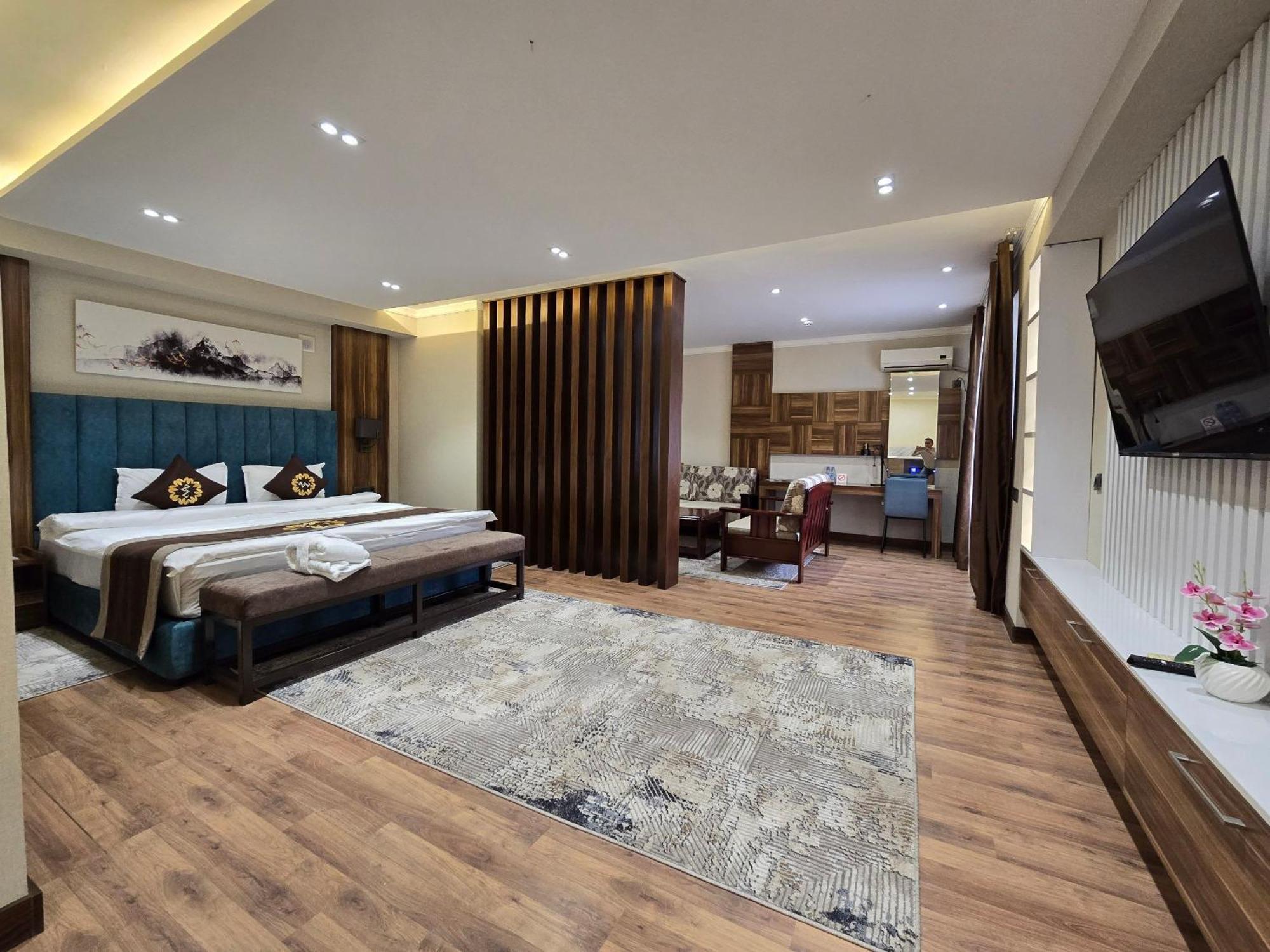 Ziyorat Luxury Hotel Fergana Exterior photo