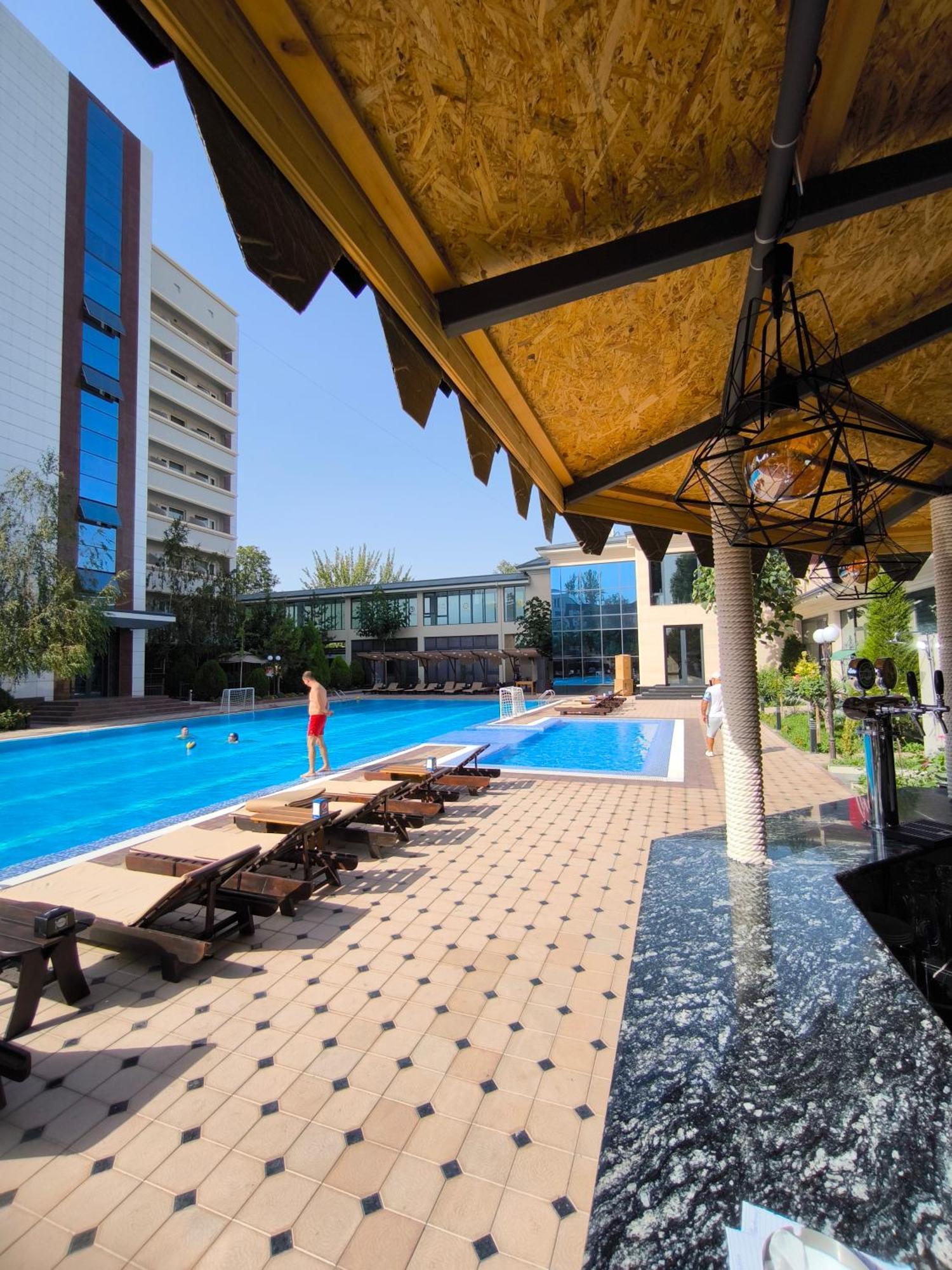 Ziyorat Luxury Hotel Fergana Exterior photo