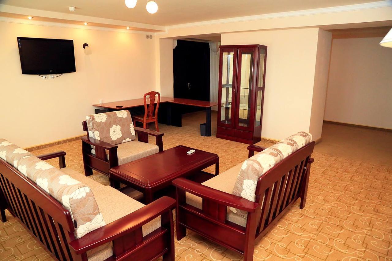Ziyorat Luxury Hotel Fergana Exterior photo